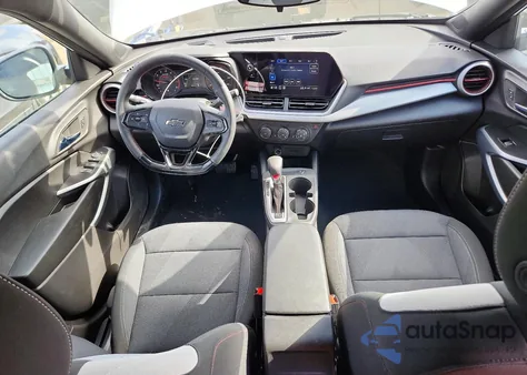 2025 Chevrolet Trax 1Rs z USA, uszkodzony, nr VIN KL77LGEP3SC334039